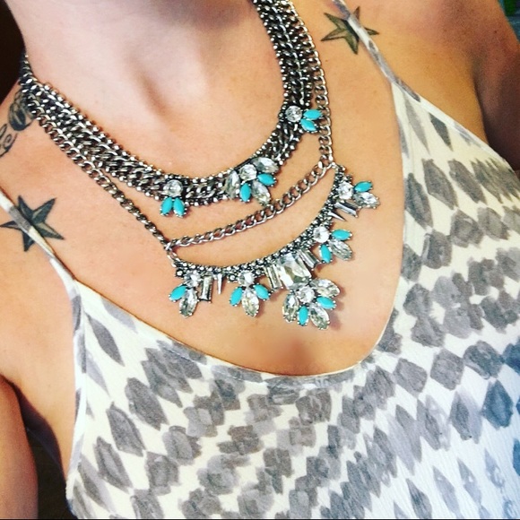 Bebe Costume Bib necklace - Picture 3 of 3